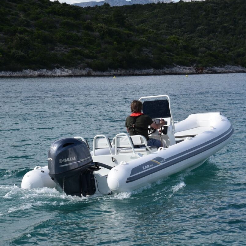 Zar Mini LUX 18 RIDER – Embarcación neumática RIB de aluminio de 5,50 m Zar Mini LUX 18 RIDER – Embarcación neumática RIB de aluminio de 5,50 m