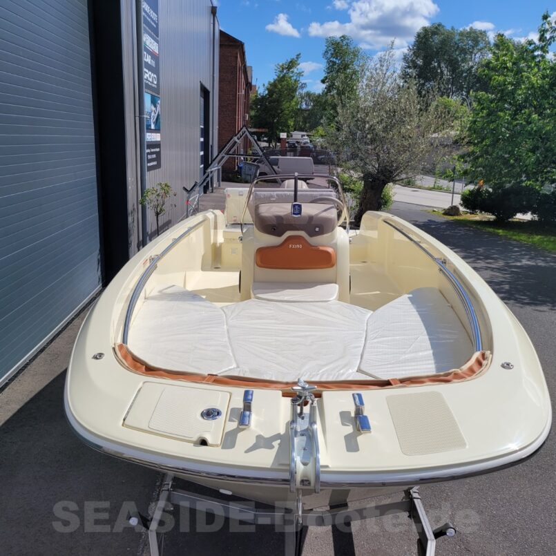 INVICTUS Capoforte FX190 con equipamiento especial y motor Yamaha de 115 CV ++ ¡OFERTA TOP! ++ INVICTUS Capoforte FX190 con equipamiento especial y motor Yamaha de 115 CV ++ ¡OFERTA TOP! ++