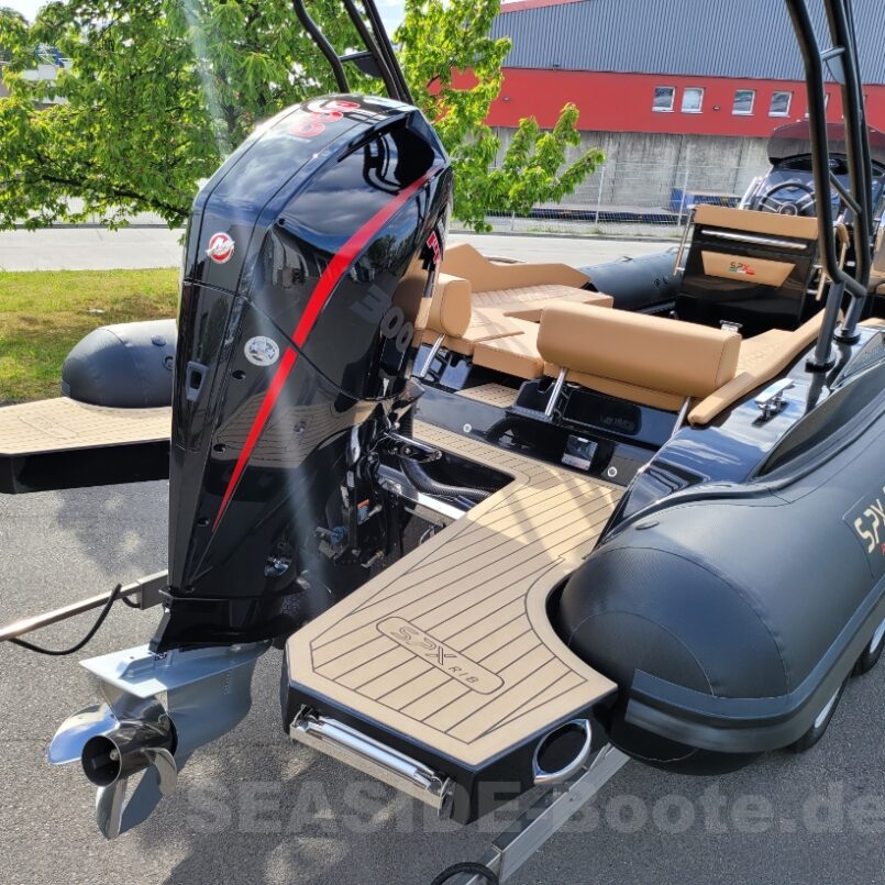 SPX RIB 24 Dinette con equipamiento especial y motor Mercury de 300 CV SPX RIB 24 Dinette con equipamiento especial y motor Mercury de 300 CV