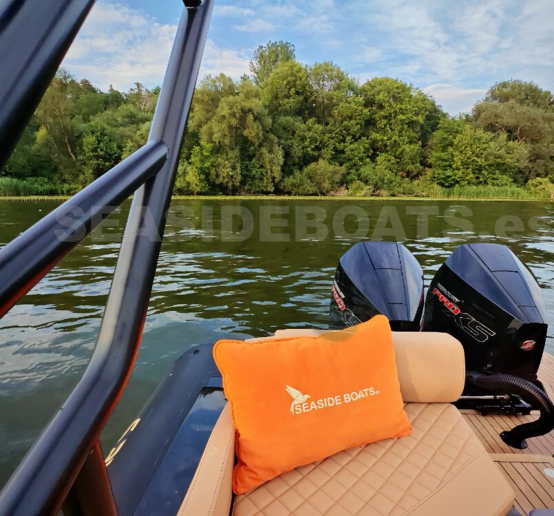 SPX RIB 32 Dinette con equipamiento especial y 2x Mercury 300 XS PRO SPX RIB 32 Dinette con equipamiento especial y 2x Mercury 300 XS PRO