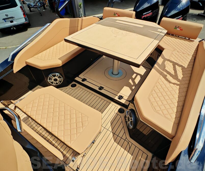 SPX RIB 32 Dinette con equipamiento especial y 2x Mercury 300 XS PRO SPX RIB 32 Dinette con equipamiento especial y 2x Mercury 300 XS PRO