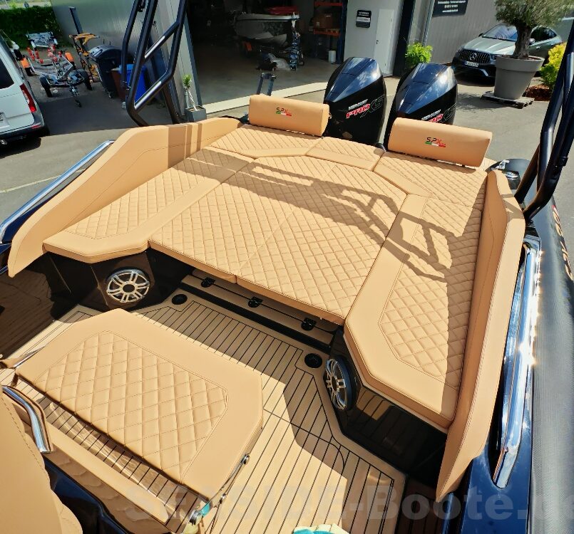 SPX RIB 32 Dinette con equipamiento especial y 2x Mercury 300 XS PRO SPX RIB 32 Dinette con equipamiento especial y 2x Mercury 300 XS PRO