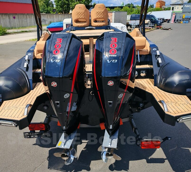 SPX RIB 32 Dinette con equipamiento especial y 2x Mercury 300 XS PRO SPX RIB 32 Dinette con equipamiento especial y 2x Mercury 300 XS PRO