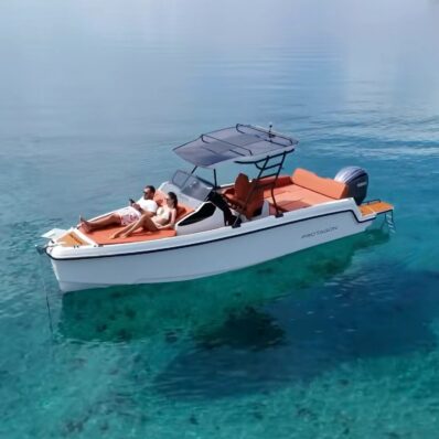 Lancha Protagon 25 Sundeck – Versión con cabina Lancha Protagon 25 Sundeck – Versión con cabina